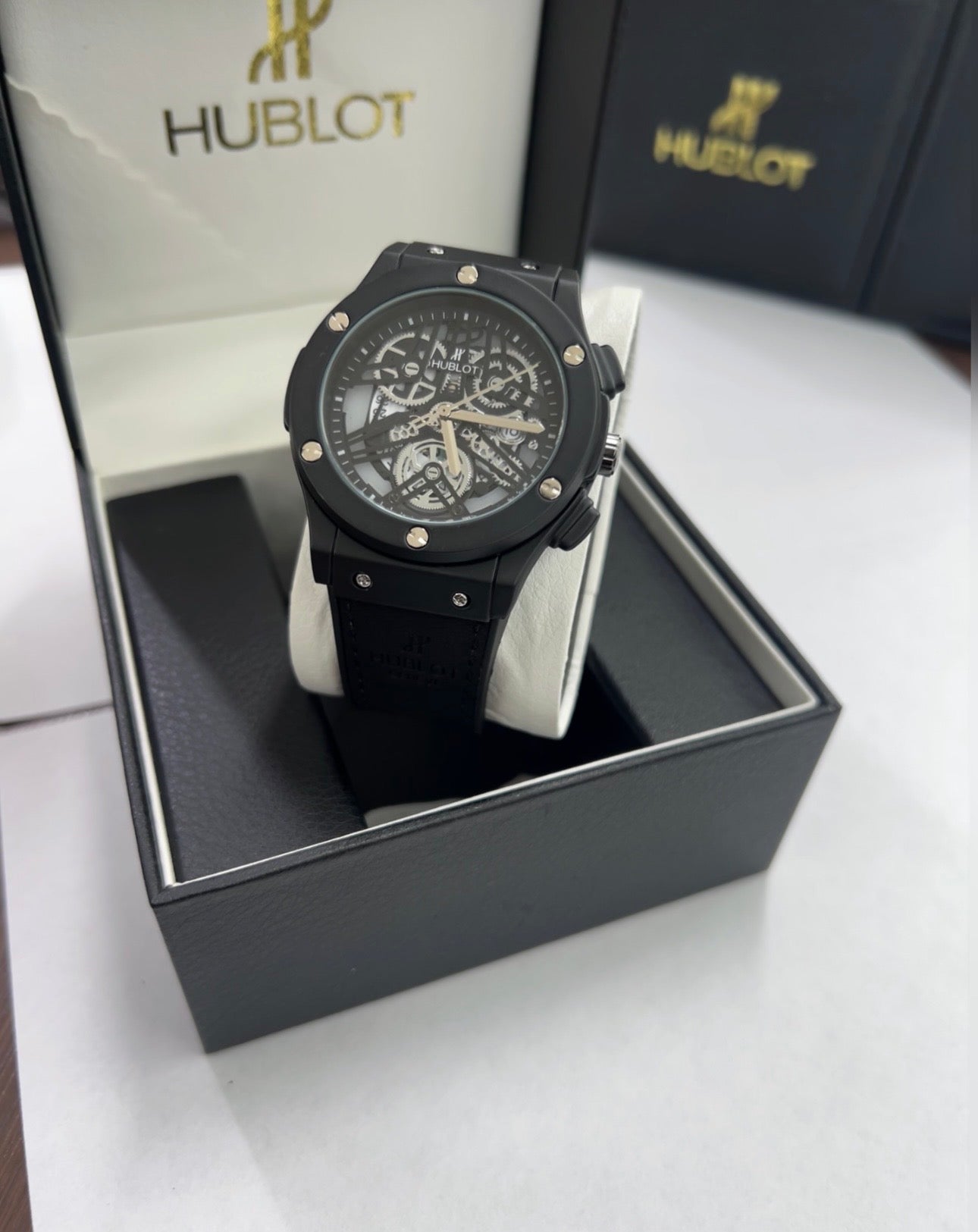 ⌚✨ Hublot Skeleton – Estilo de Lujo con Carácter Único