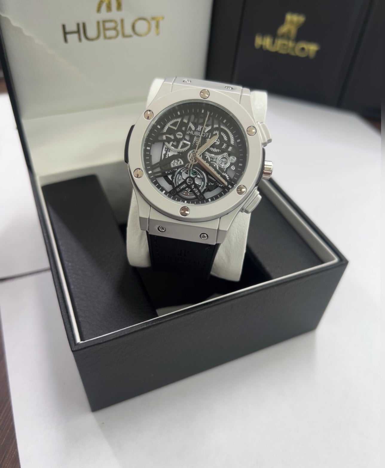 ⌚✨ Hublot Skeleton – Estilo de Lujo con Carácter Único